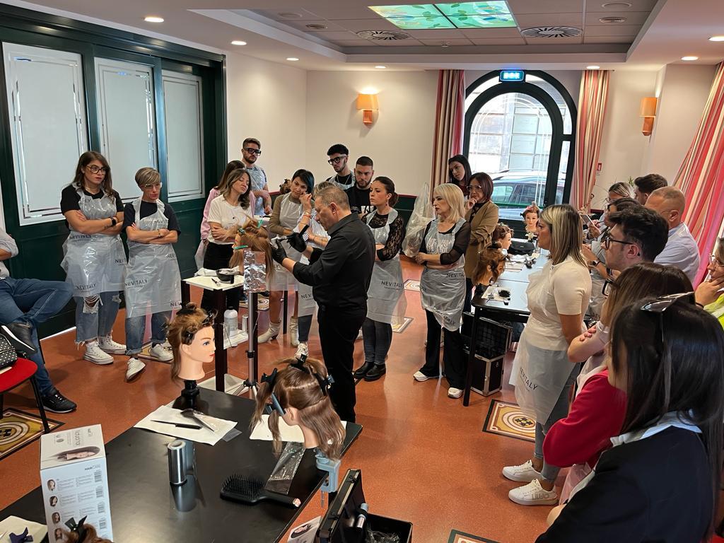 Lezione pratica alla Scuola di Parrucchiere La Mimosa